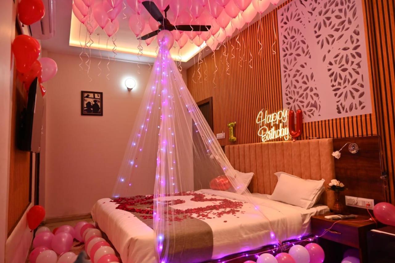 The Apple Tree Hotel インドール エクステリア 写真